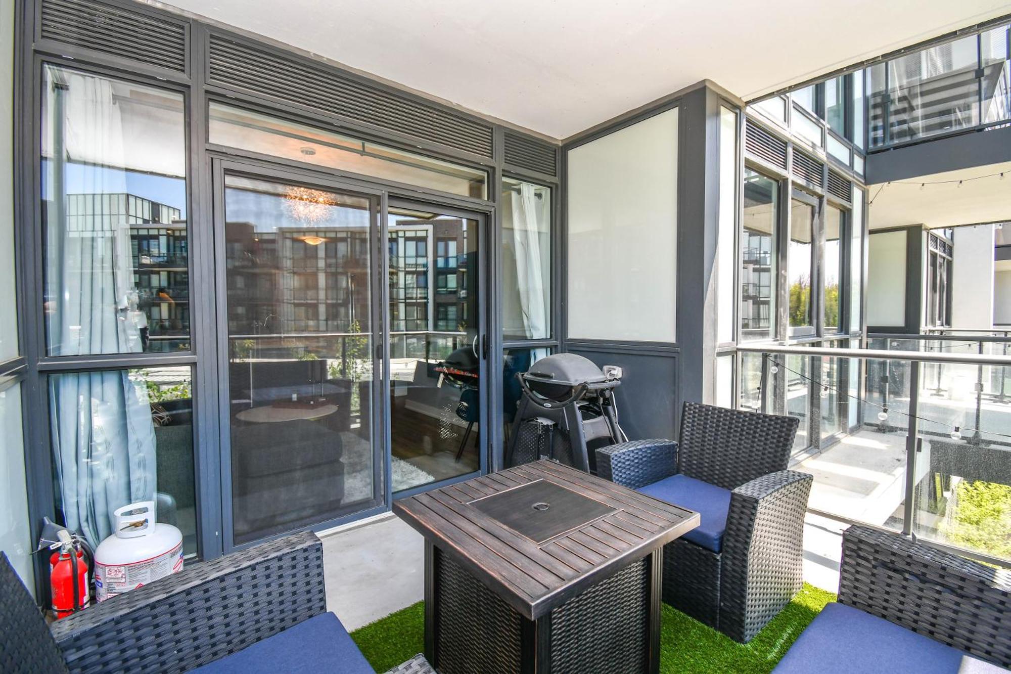 Pet Friendly Condos At Friday Harbour Innisfil Eksteriør bilde