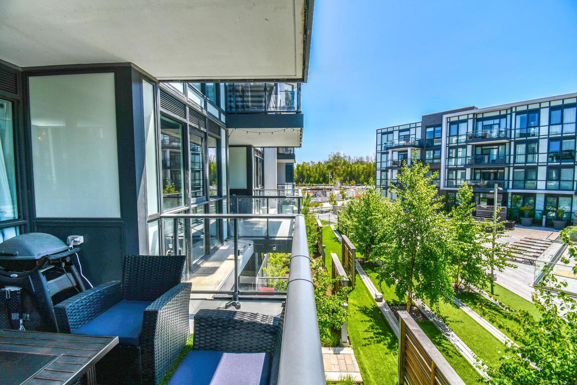 Pet Friendly Condos At Friday Harbour Innisfil Eksteriør bilde