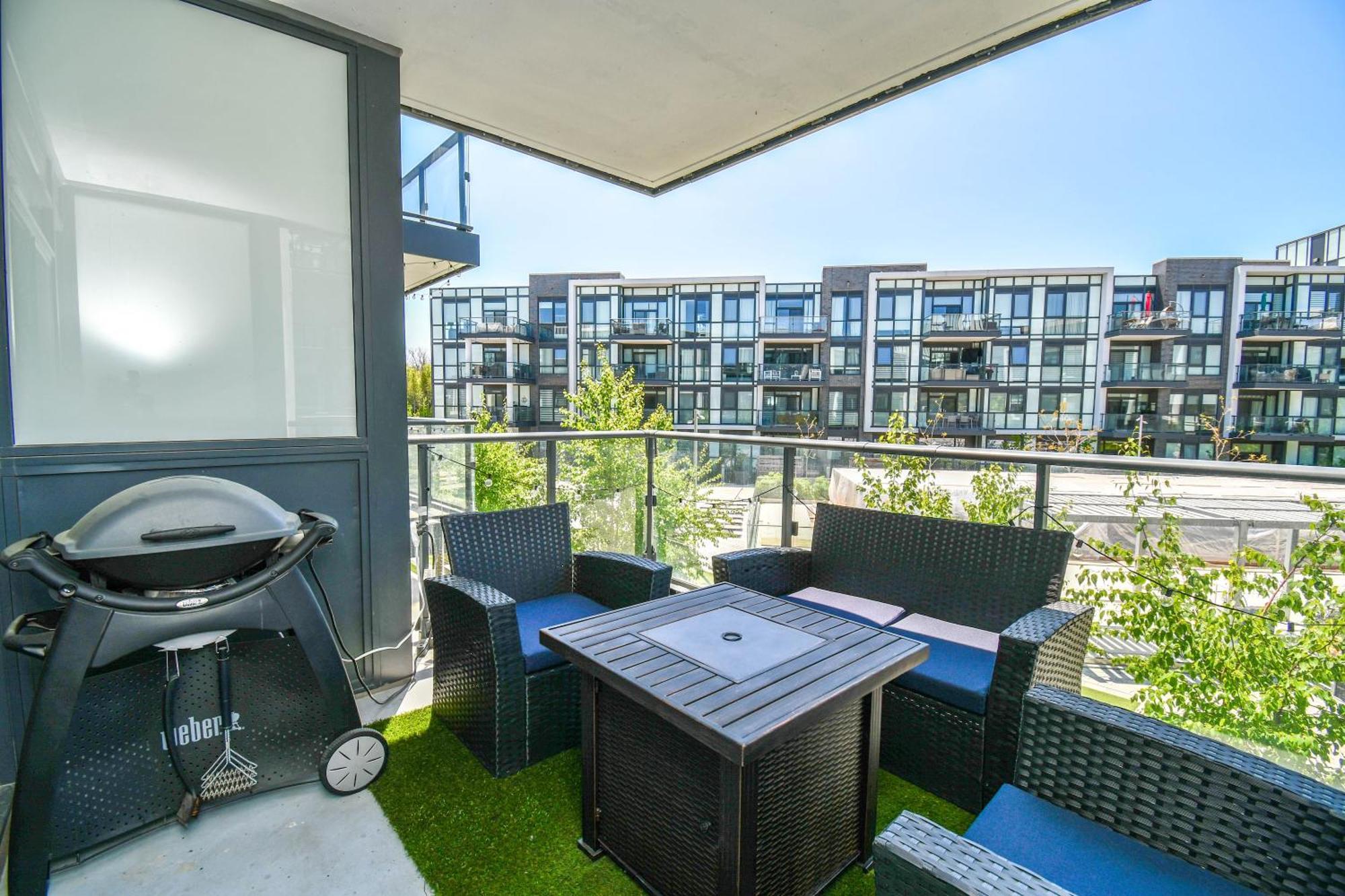 Pet Friendly Condos At Friday Harbour Innisfil Eksteriør bilde