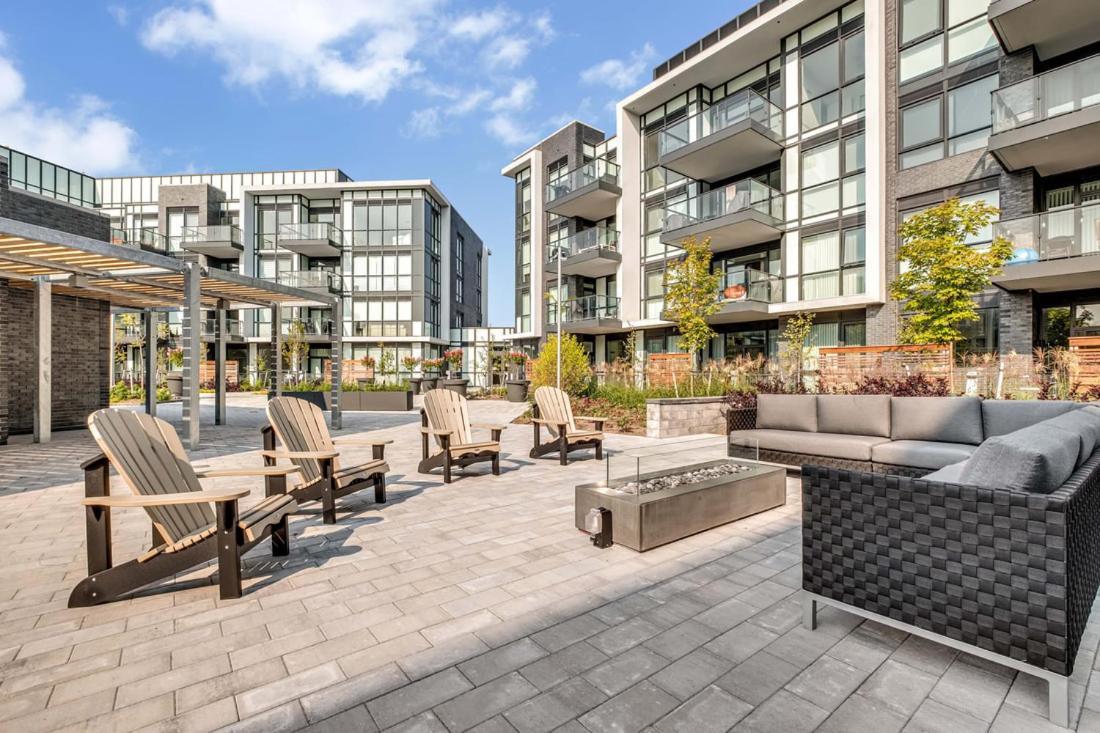 Pet Friendly Condos At Friday Harbour Innisfil Eksteriør bilde